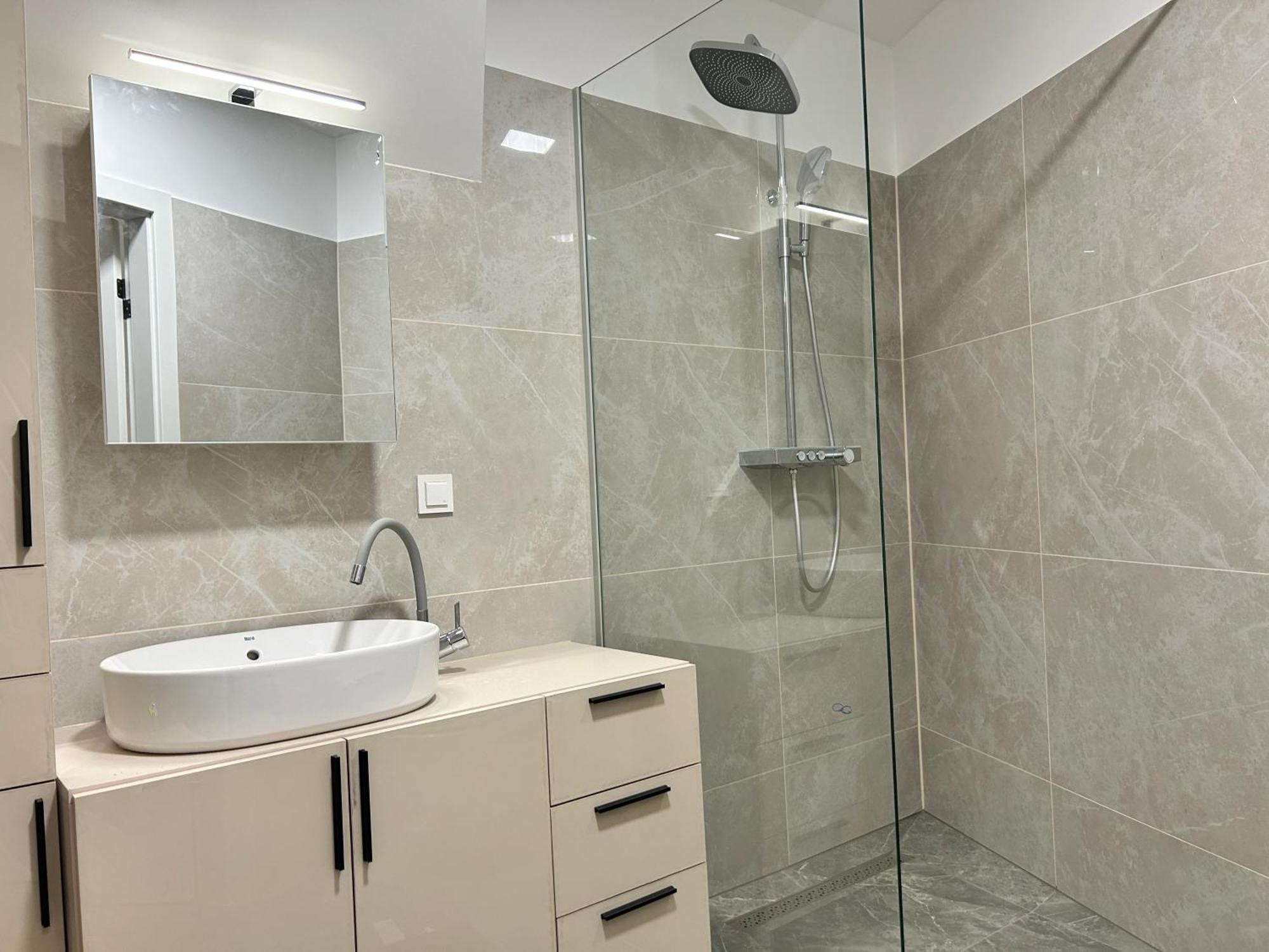 Asp Modern Apartments With Balcony & Free Parking Wina Bagian luar foto